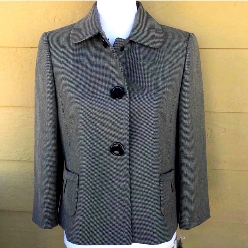 Tahari cropped blazer